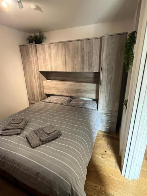 Two-Bedroom Cosy Country Lodge With Private Patio Greenhithe Exterior foto