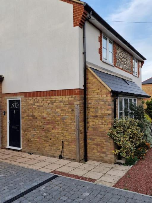 Two-Bedroom Cosy Country Lodge With Private Patio Greenhithe Exterior foto