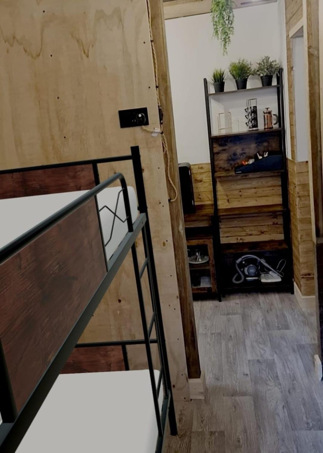 Two-Bedroom Cosy Country Lodge With Private Patio Greenhithe Exterior foto