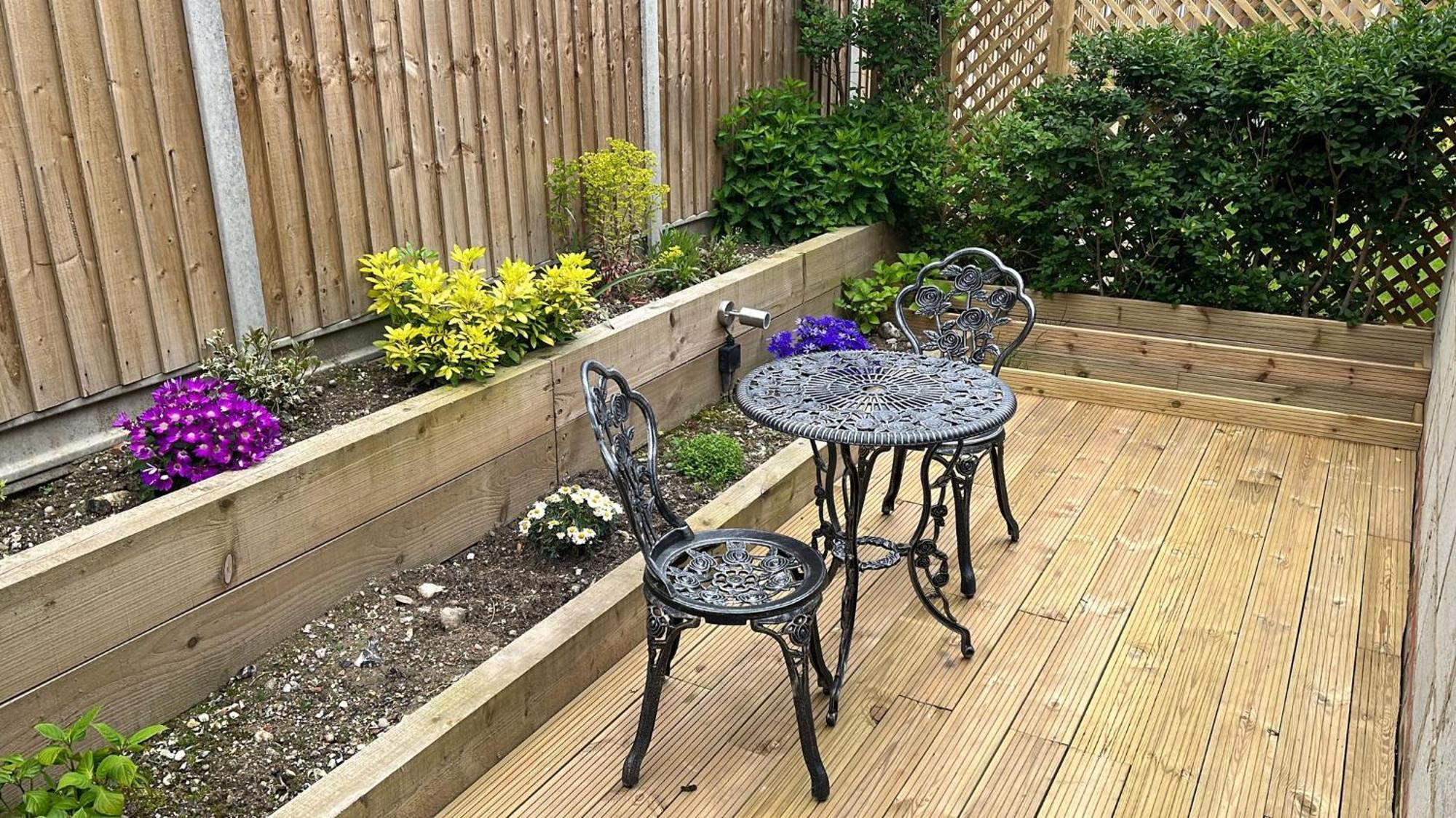 Two-Bedroom Cosy Country Lodge With Private Patio Greenhithe Exterior foto