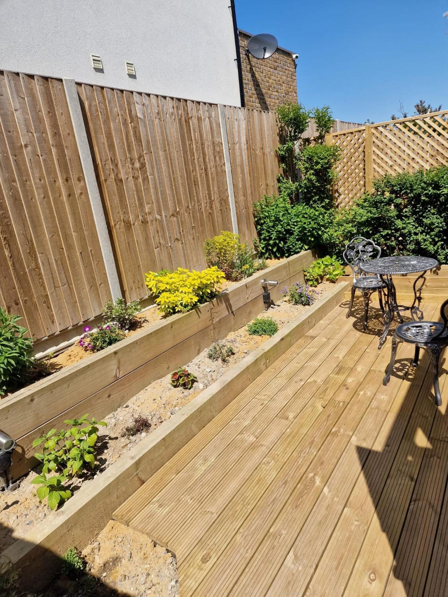 Two-Bedroom Cosy Country Lodge With Private Patio Greenhithe Exterior foto
