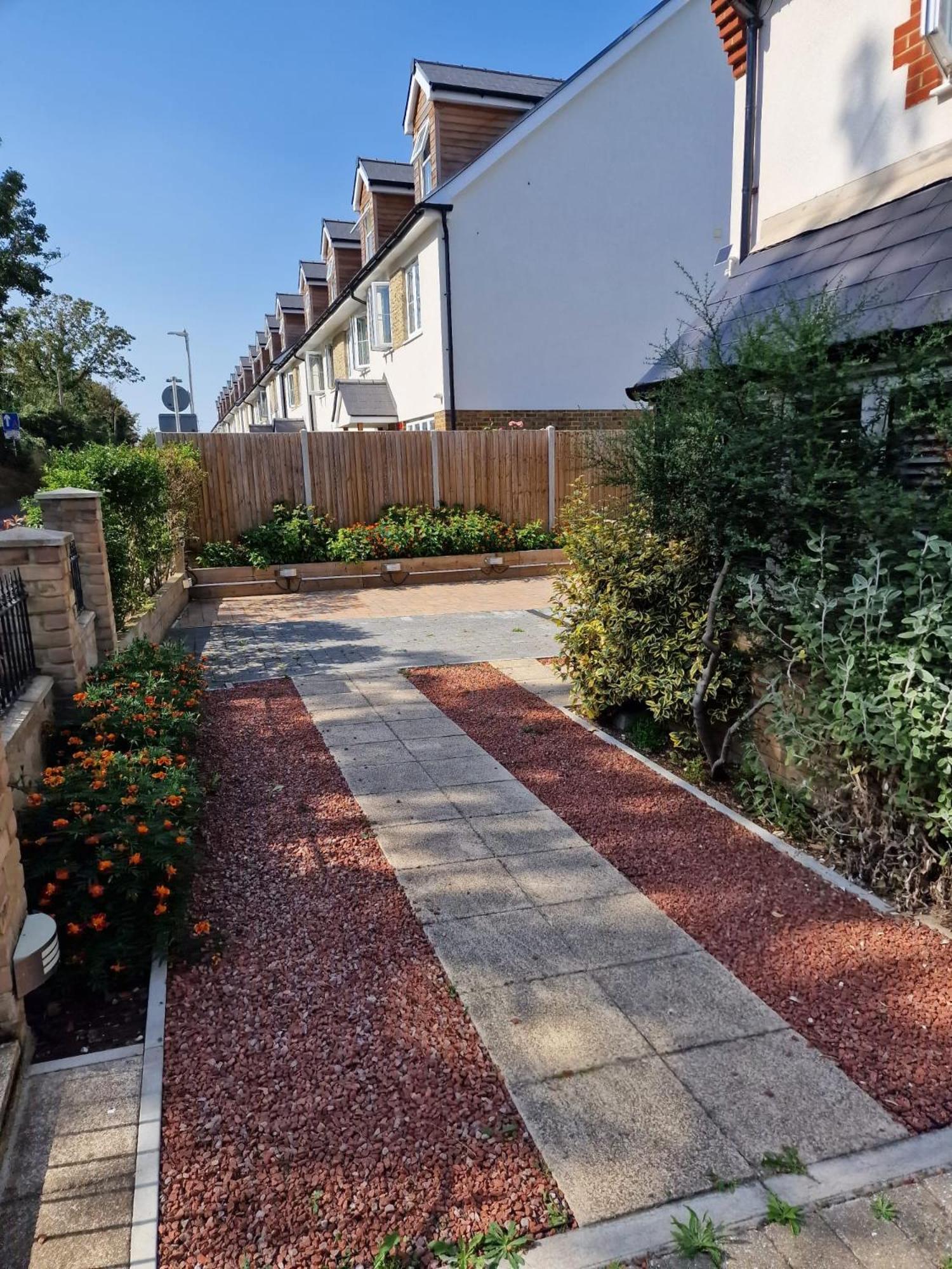 Two-Bedroom Cosy Country Lodge With Private Patio Greenhithe Exterior foto