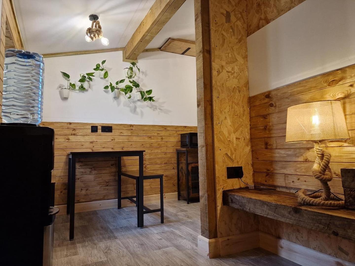 Two-Bedroom Cosy Country Lodge With Private Patio Greenhithe Exterior foto